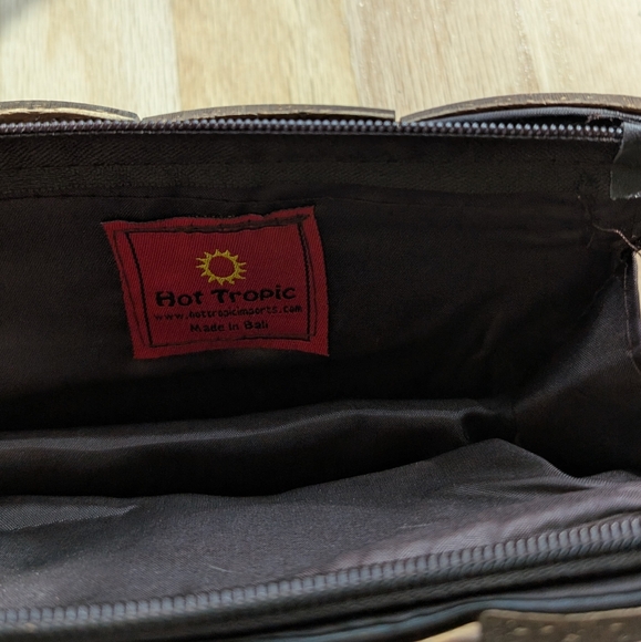 Hot Tropic Coconut Shell Hand Purse Wristlet - Picture 3 of 3